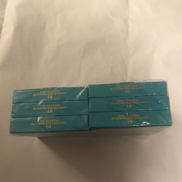 Anna Sui bundle eyeshadow palette 6 pack - Picture 2 of 5